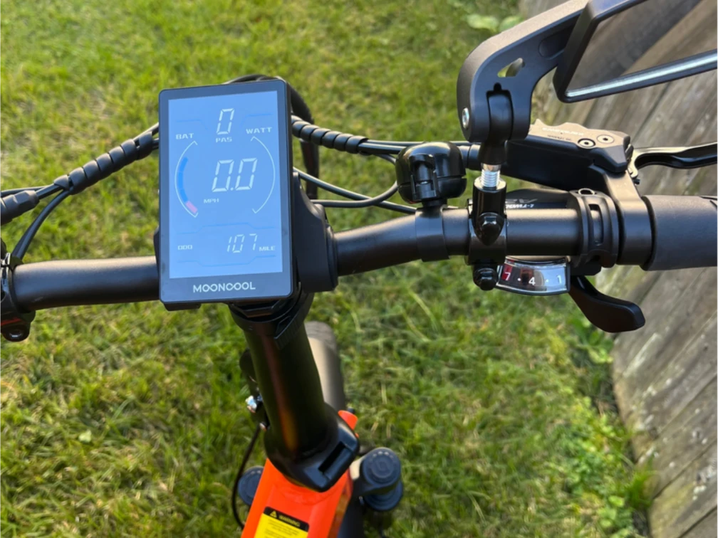 Mooncool POP electric bike display and handlebar controls